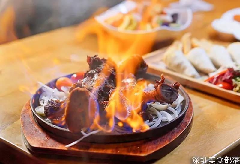 这家店,凭什么7点就能坐满,直到凌晨1点还有人舍不得走