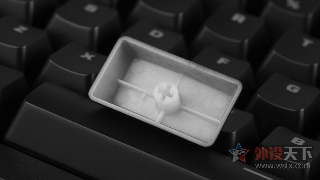 官方评测冰豹ROCCATSOVA游戏膝板图赏简评:腿上游戏