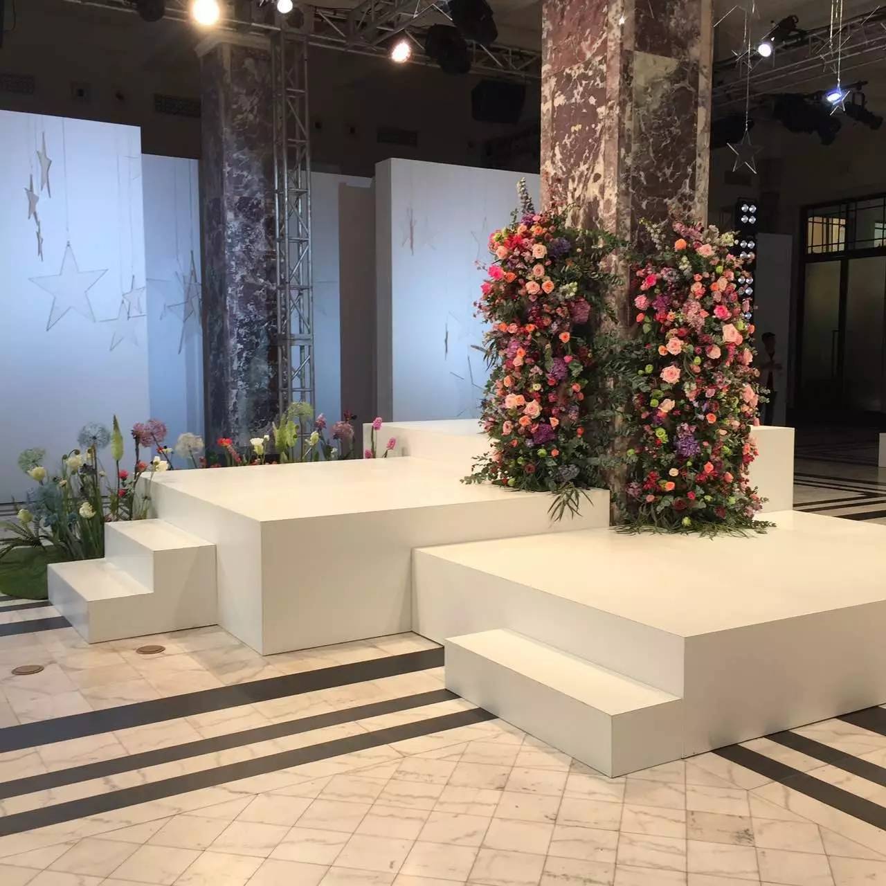 我们在上海时装周最忙的档口，“入侵”了设计师们的手机相册