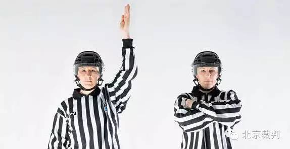 手势裁判,冰球比赛进球裁判手势