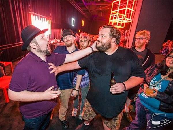 还敢骂人死胖子?身价89亿的程序员告诉你:胖,照样比你浪!