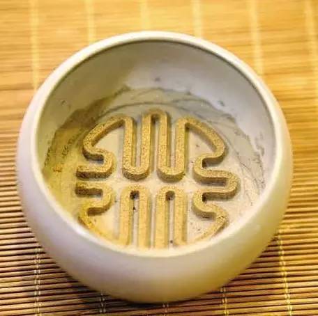 大牌香水浓香与淡香差距,大牌香水闻起来很贵