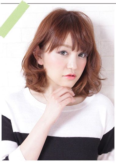 大饼脸双下巴适合什么短发发型,大饼脸头发少的女生适合什么短发