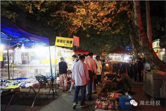 来武汉不可错过的一条街,武汉晚上逛的步行街夜市