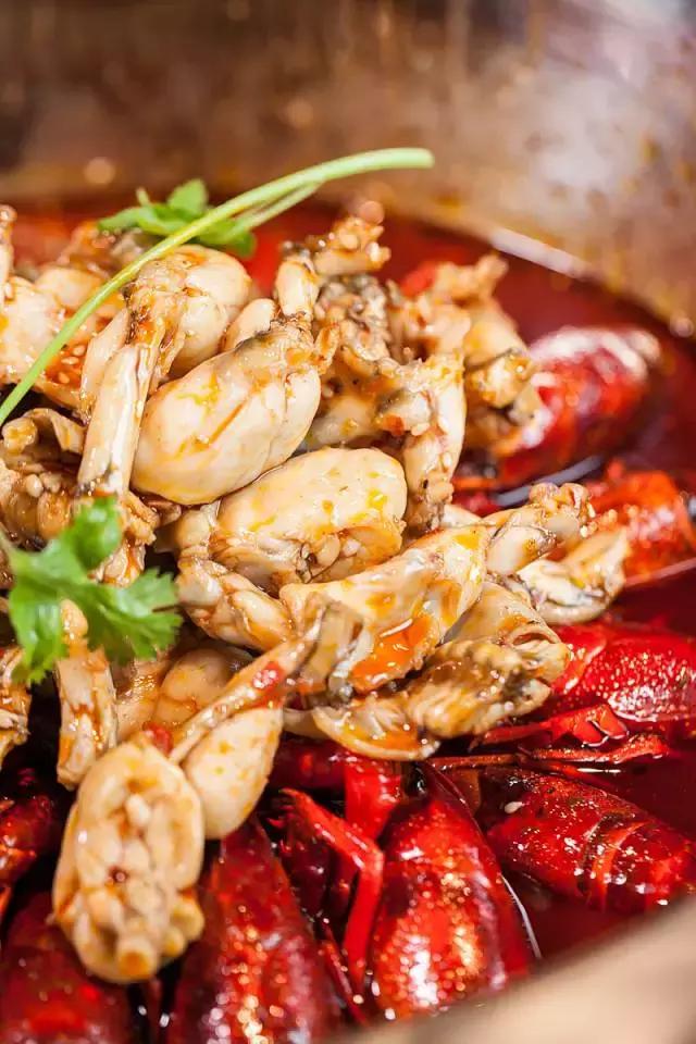 老板壕打5.8折，​全年无休摄魂小龙虾，逼爆头我都要吃到Ta