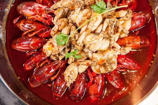 老板壕打5.8折，​全年无休摄魂小龙虾，逼爆头我都要吃到Ta