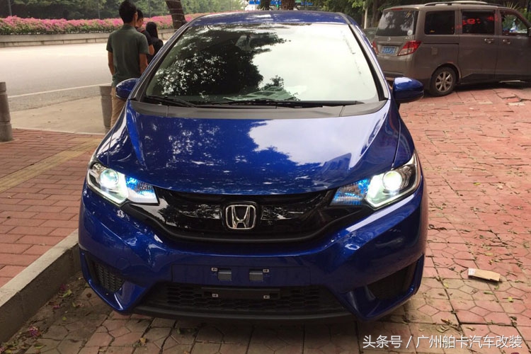 新飞度改装氙气大灯,新飞度改原厂led灯