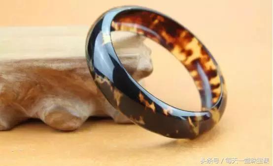 龟甲做成的手串,黄金甲乌龟壳做的手串有什么作用