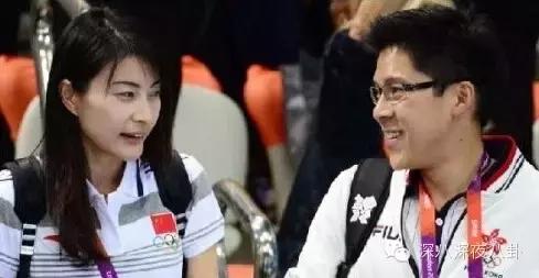 坐拥百亿身家,路边买20元童装,这对豪门夫妇最让人心旷神怡