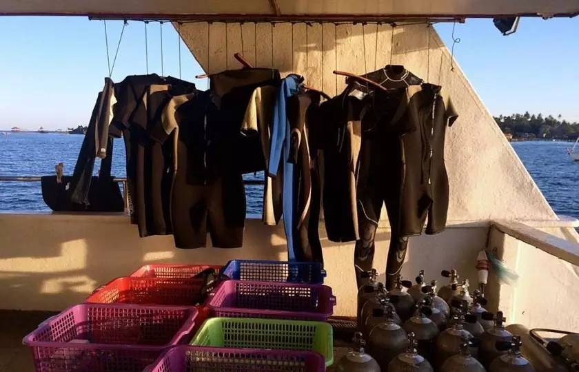 水肺潜水完能浮潜吗,水肺潜水和浮潜区别