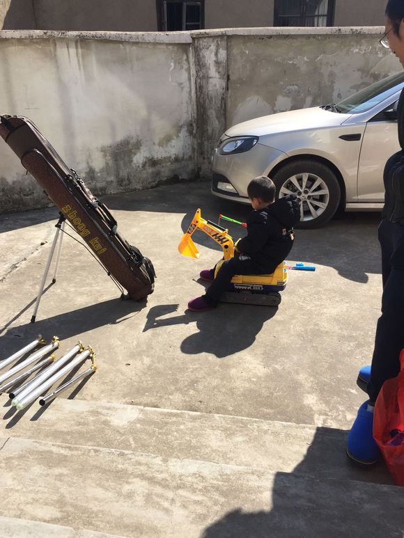 新手钓鱼，用2000的竿子，值不值？