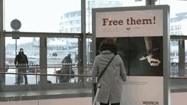 这张能刷卡的海报，给了孩子改变世界的权力