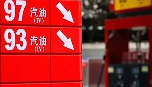 汽车加油有讲究告诉你几个小技巧,汽车加油时加满好不好