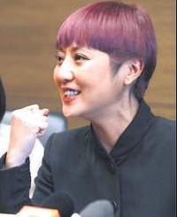 新加坡女孩在中国火速蹿红，背景大起底（星二代+干爹）