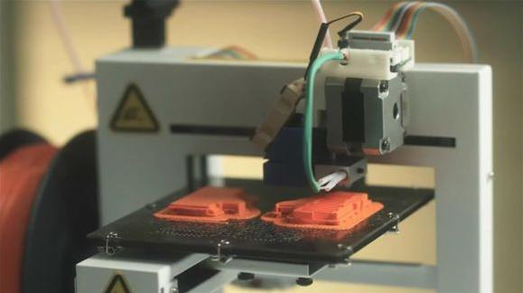 智能导航运动鞋，把世界踏在脚下，航空公司的鞋就是不一样