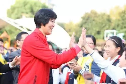 郎平在上海的这个细节,或许暴露了她至今未能续约的根本原因