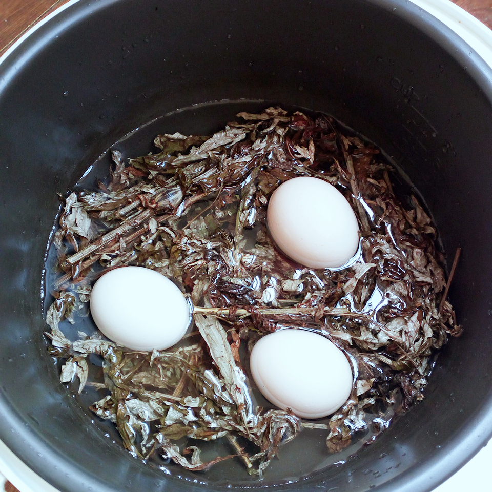 艾叶煮鸡蛋，女人的知音，有化痰利湿，活血调经，助孕安胎的作用