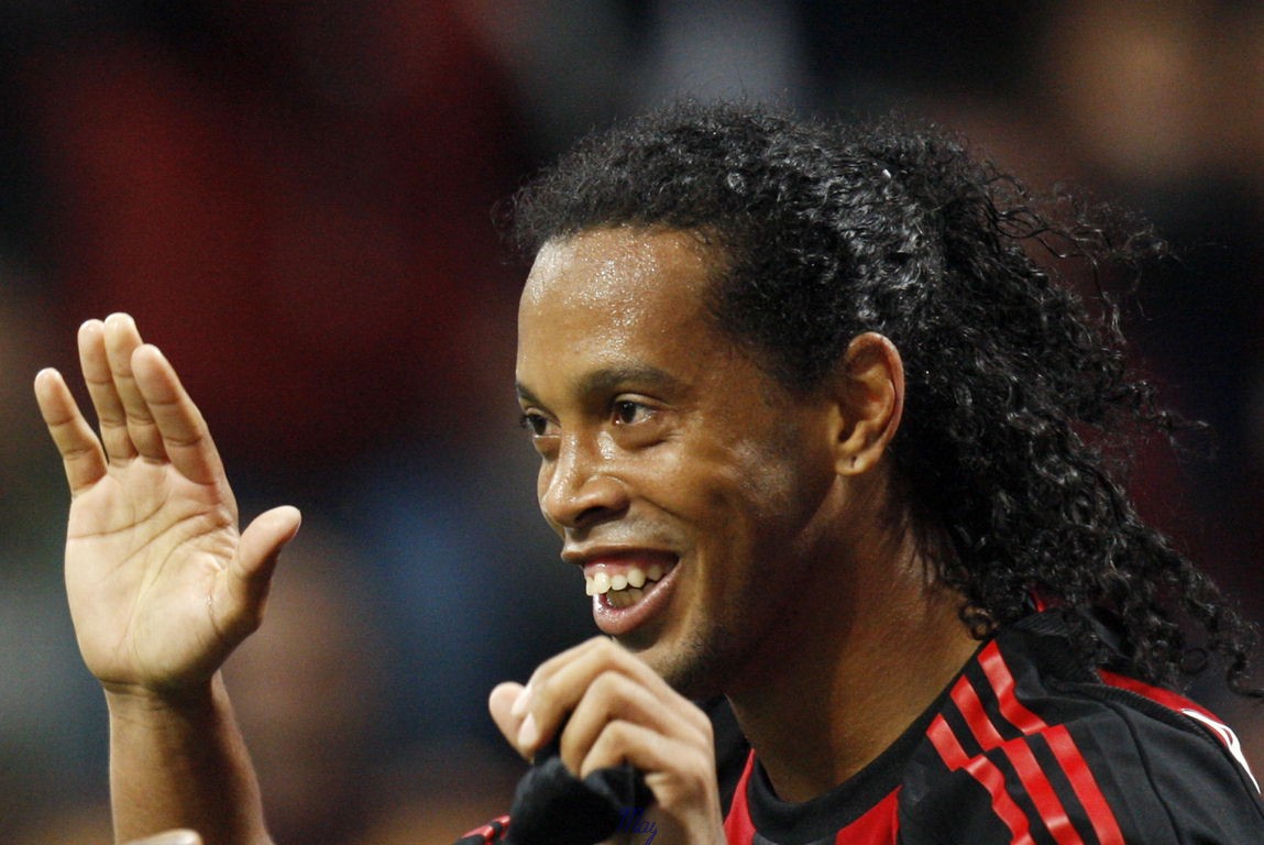 张柏芝与谢霆锋以往的视频,20年前春晚谢霆锋和董洁合唱的歌