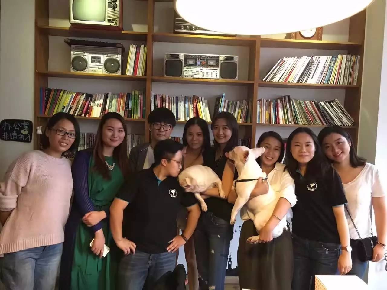 她懂宠物的一言一行，并且做了一个宠物界的“大众点评”