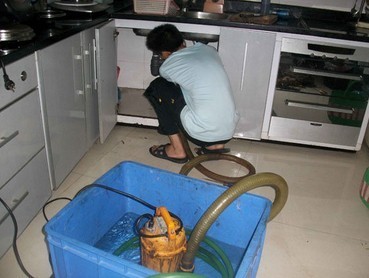 下水道堵塞最简单的疏通方法,下水道堵塞最常用的疏通方法