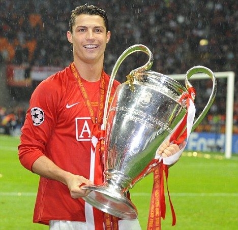 c罗回到曼联的青葱岁月,c罗18岁第一次代表曼联登场的回忆