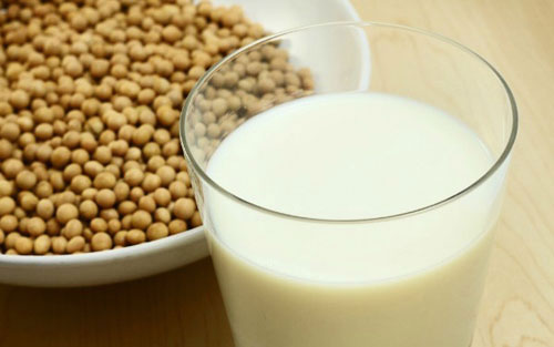 脸颊左侧和下巴长痘痘是什么原因,男生下巴脸颊长痘痘是什么原因