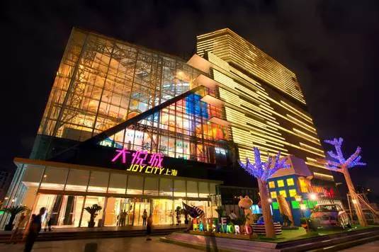 OMG！“鸡爪女”又在地铁12号线上吃起了麻辣烫！