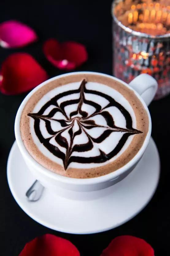 洒满阳光的下雪天，就要去喝这18杯热巧克力噢！