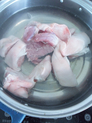 快速煨猪蹄,快速解冻卤猪蹄