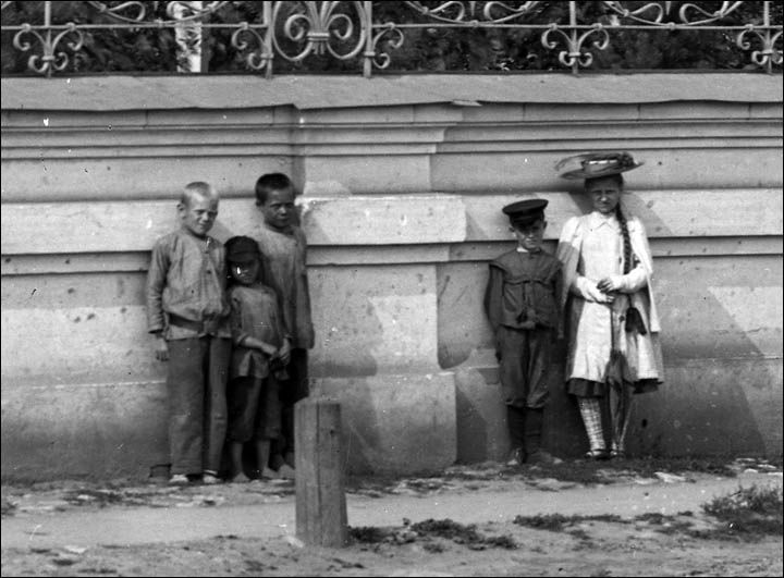 俄罗斯又添灵异传说？这组拍摄于110年前的照片有猫腻！