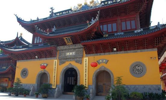 OMG！“鸡爪女”又在地铁12号线上吃起了麻辣烫！