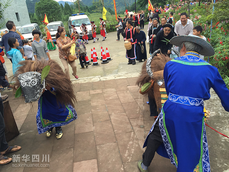 西部刀手，行走于中国道教神山四川洪雅瓦屋山，暗藏杀伐之气！