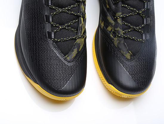 库里curry9北极光战靴,underarmour发布库里全明星战靴