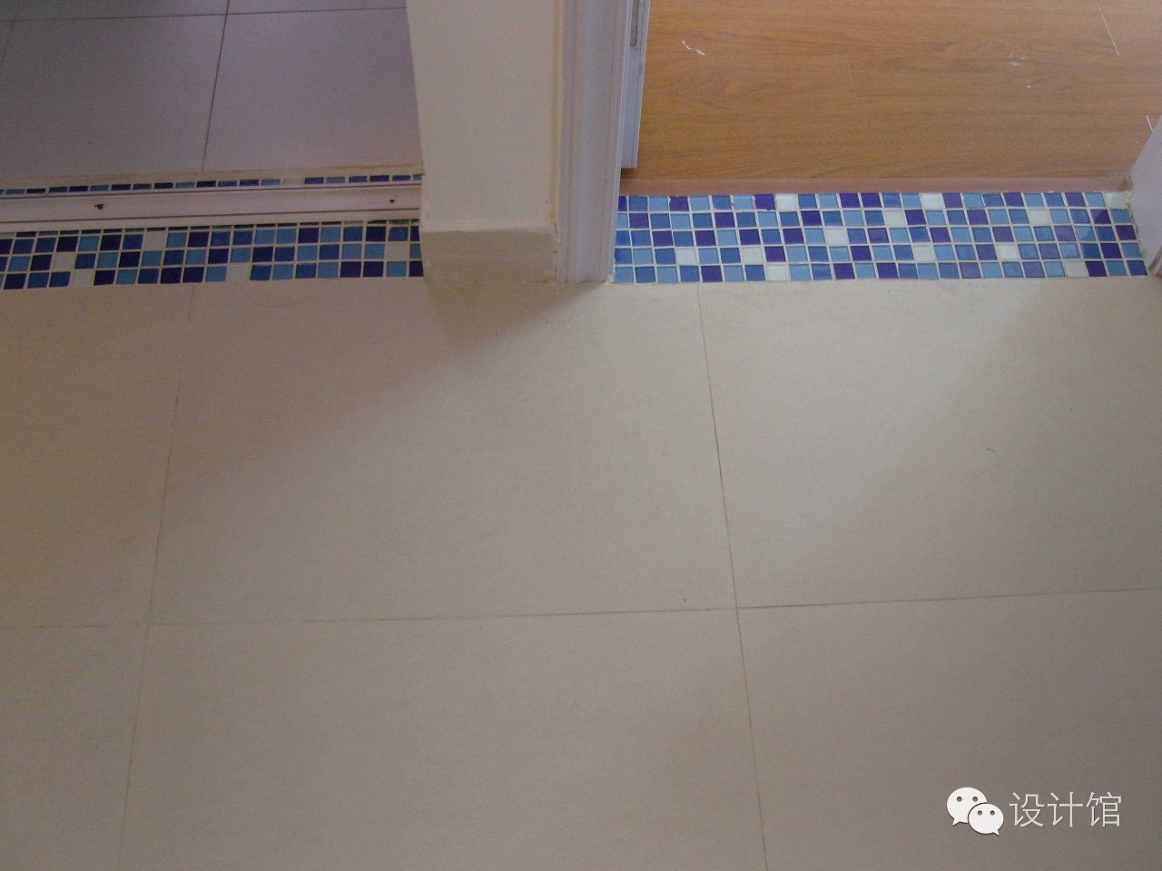 一边铺瓷砖一边铺地膜,一边贴砖一边填缝吗