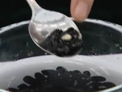 黑豆绿心和黄心哪个比较好,绿心黑小豆和绿心大黑豆的区别