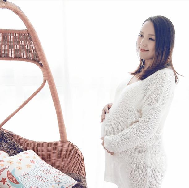 时尚辣妈出门必备的单品,推荐给新手妈妈的必备单品