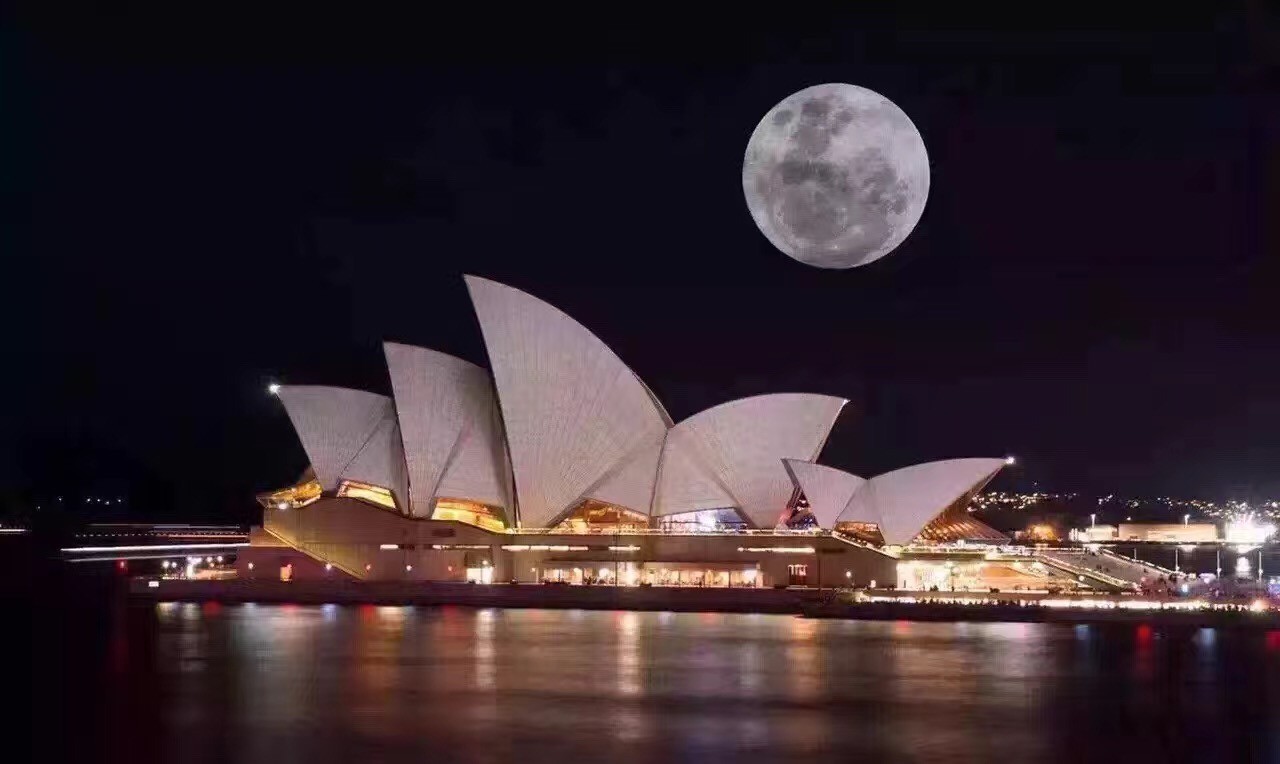 错过再等18年！昨晚的超级月亮太给力，穿透雾霾把梦照亮！