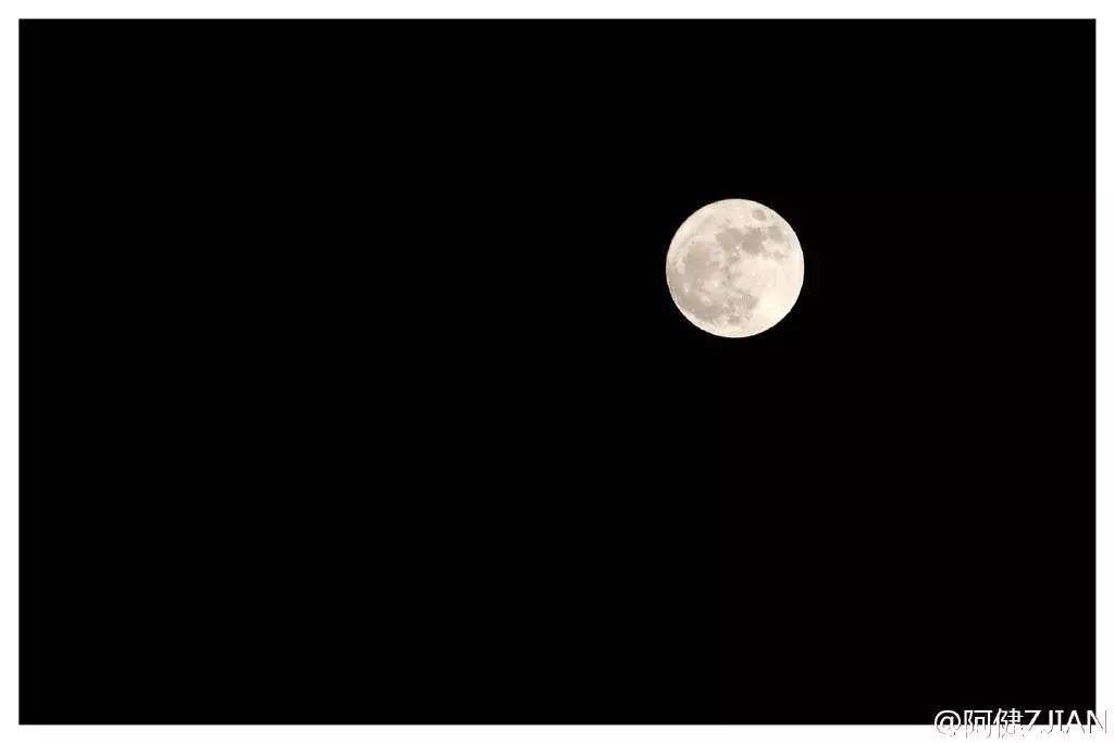 错过再等18年！昨晚的超级月亮太给力，穿透雾霾把梦照亮！