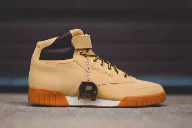 还在穿小白鞋吗,还在穿冬天的鞋子