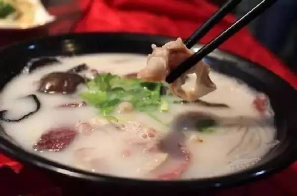 烤羊好吃的关键,烤全羊冻羊和活羊区别