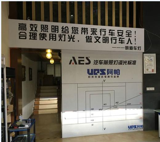 氙气灯跟led大灯有什么区别,2011年汉兰达换氙气灯泡