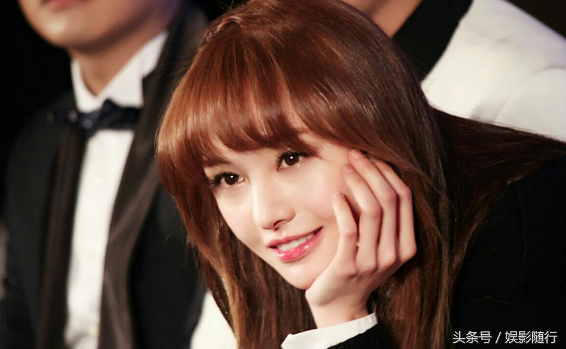 卧蚕凹进眼睛了怎么办,卧蚕凹进去的面容