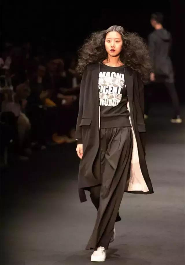 杨幂同款回力2022橙色板鞋,回力鞋子45元