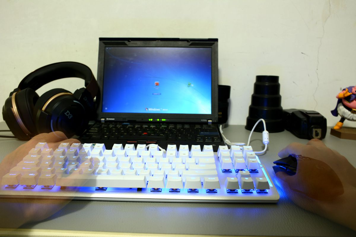 难得有个薄的机械键盘，颜值担当的达尔优EK815开箱