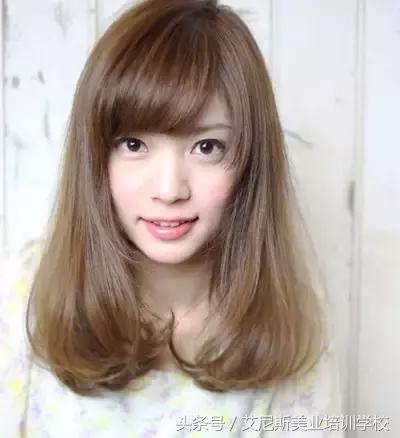 额头窄头发多适合什么刘海发型,发际线高的人适合什么刘海发型