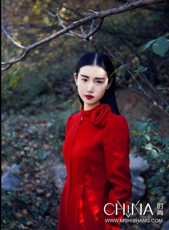 刘亦菲的气质穿搭靠的是肤色,刘亦菲比较适合的穿衣风格