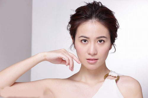 张柏芝与谢霆锋以往的视频,20年前春晚谢霆锋和董洁合唱的歌