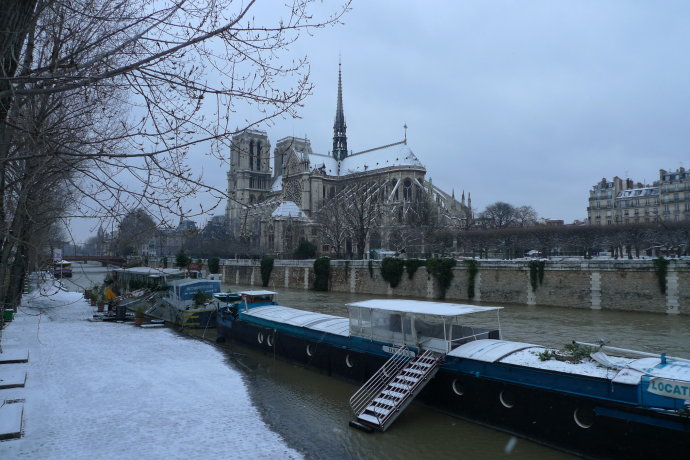 羽绒服moncler带你玩转别样冬日,moncler羽绒服经典款男穿搭