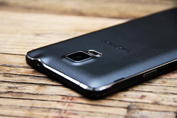 手机后盖材质主流回归玻璃,金属后盖和玻璃后盖优缺点