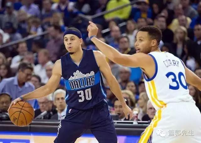 库里打小牛犹犹豫豫，或是为这名角色球员“送戏”